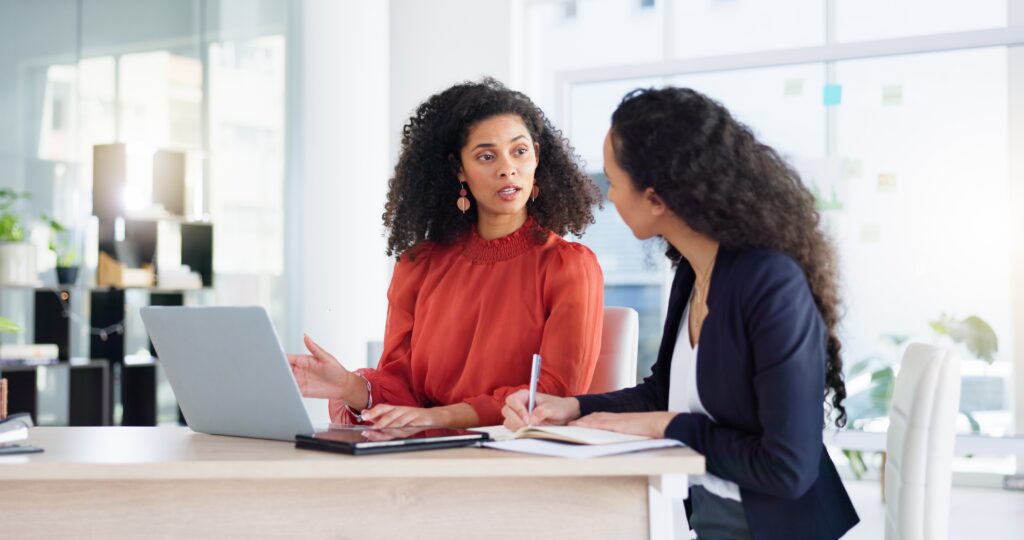 Women working together 1:1